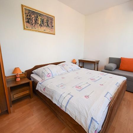 Apartment Toni Малинска Экстерьер фото
