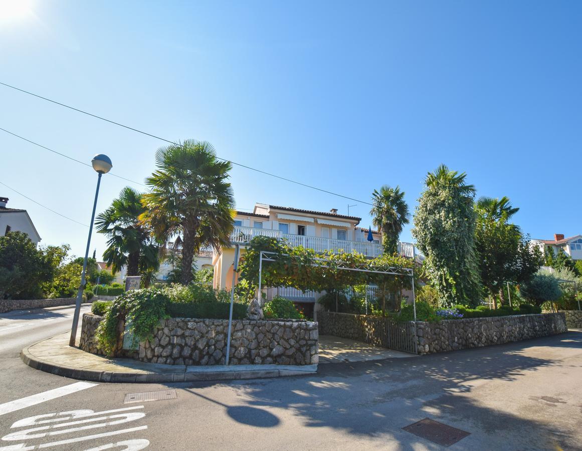Apartment Toni Малинска Экстерьер фото