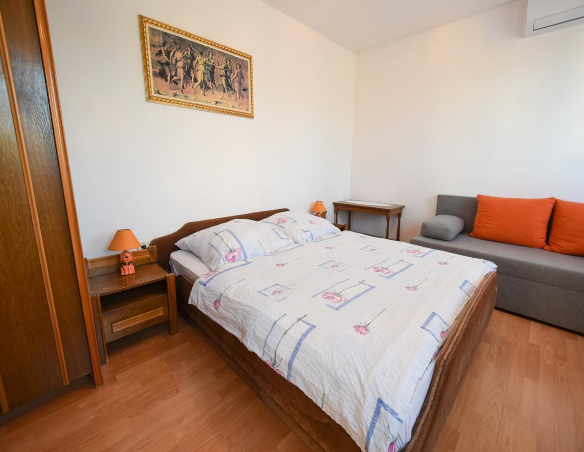 Apartment Toni Малинска Экстерьер фото