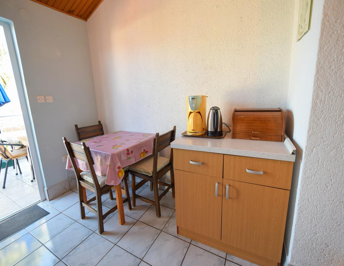 Apartment Toni Малинска Экстерьер фото