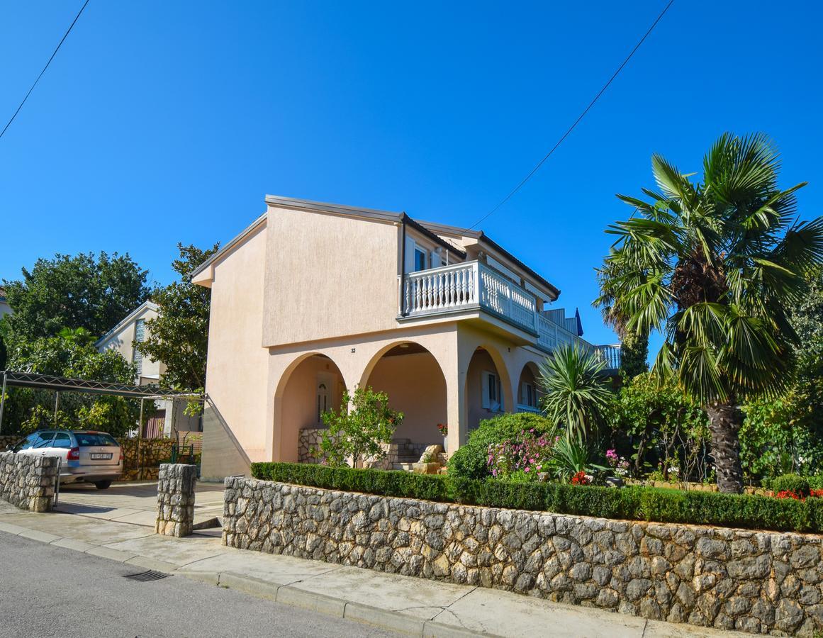 Apartment Toni Малинска Экстерьер фото