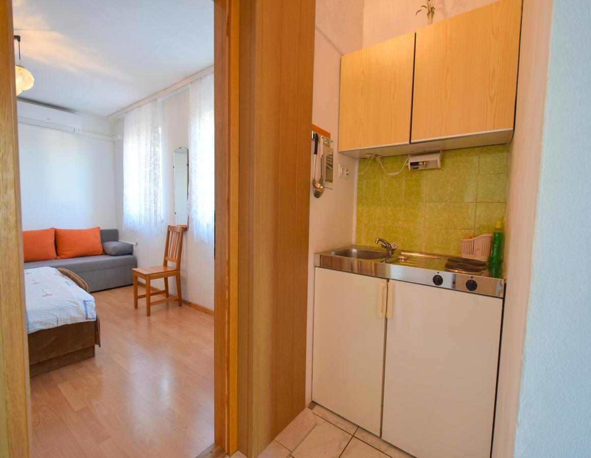 Apartment Toni Малинска Экстерьер фото